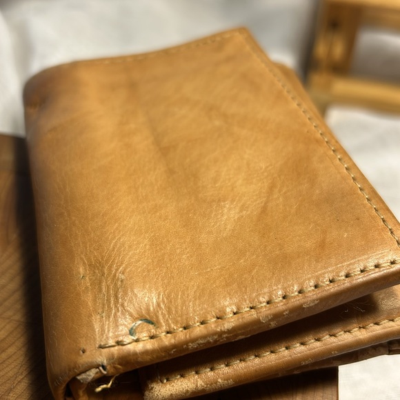 Handcrafted buttery soft glove leather trifold wallet - Picture 13 of 13